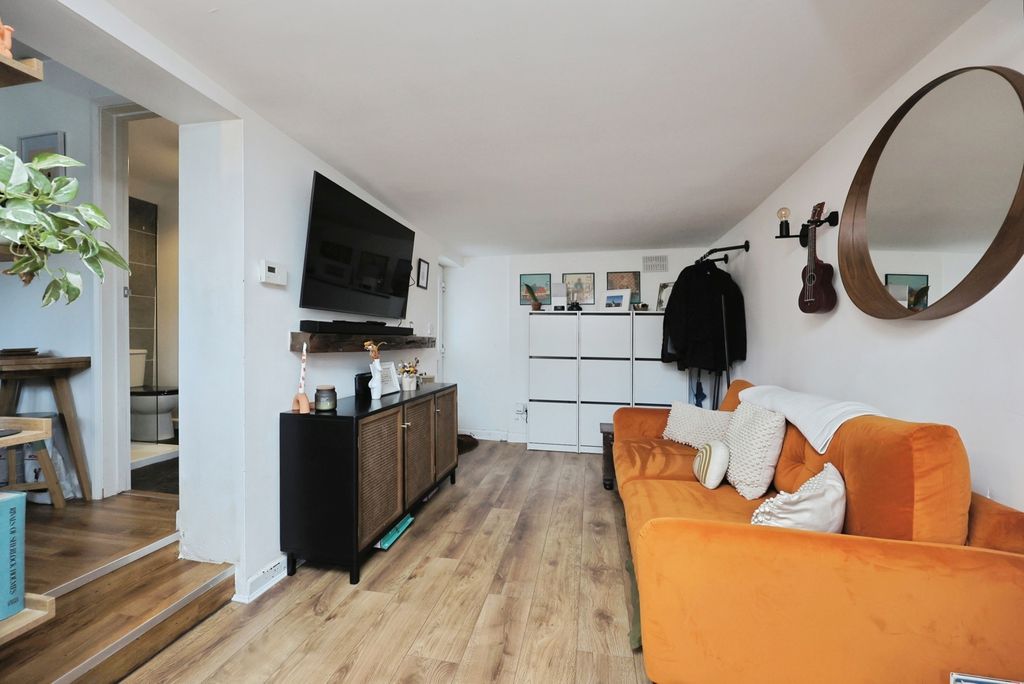 Property photo 3 of 17 Photo