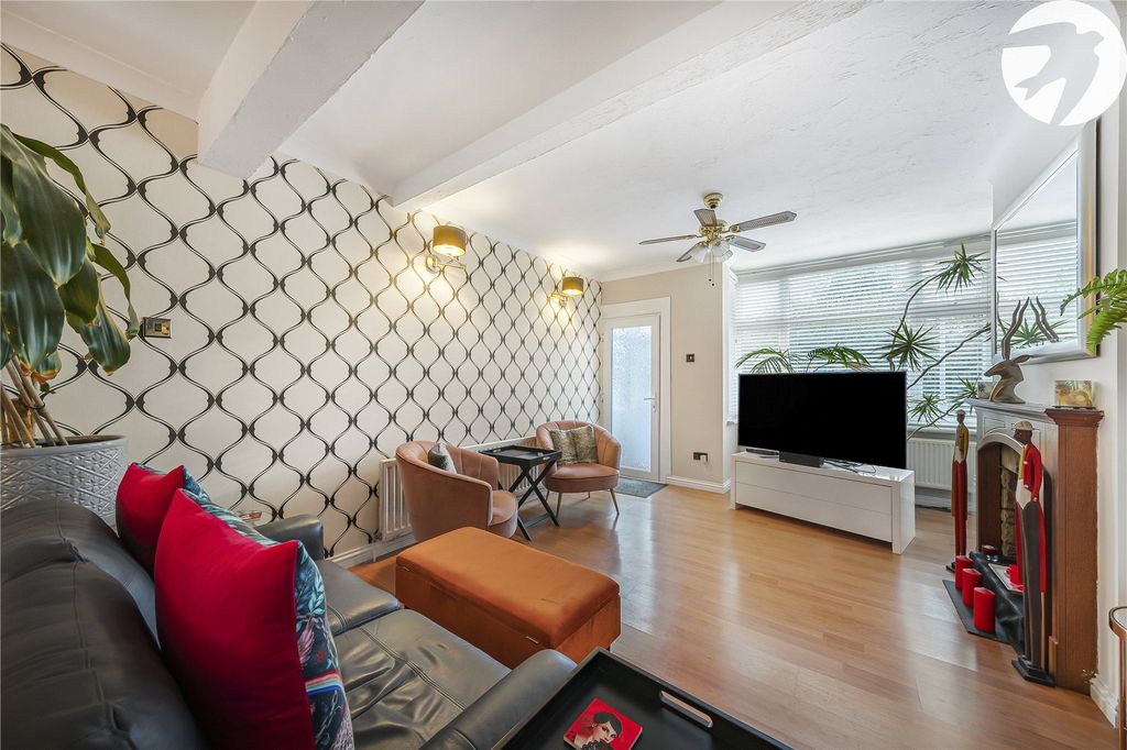 Property photo 2 of 32 Living Room