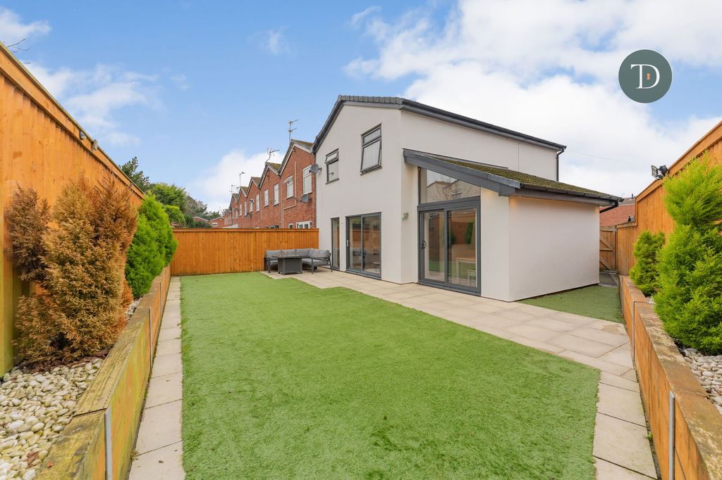 Property photo 2 of 25