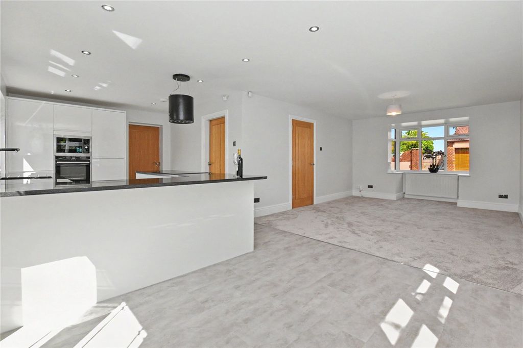 Property photo 3 of 23 Picture No. 04