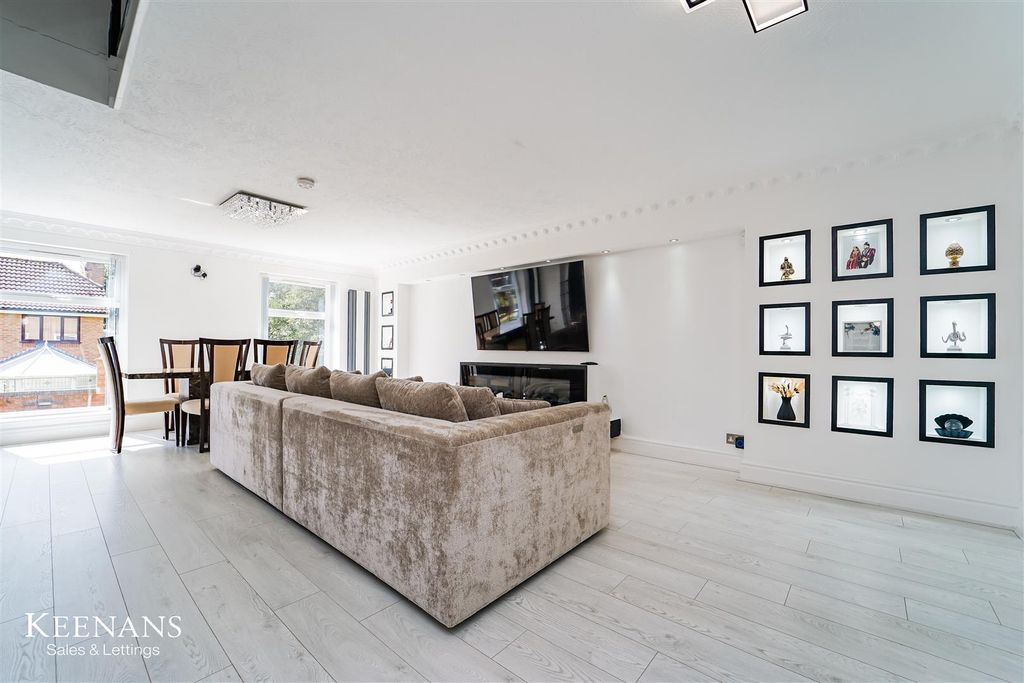Property photo 3 of 42 Annexe