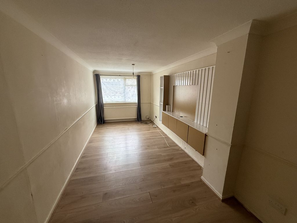 Property photo 3 of 7 Gallery