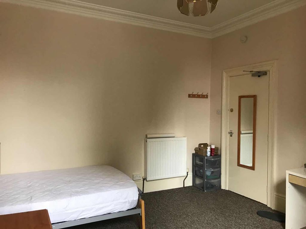 Property photo 2 of 27