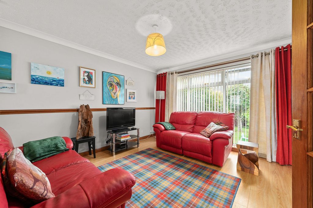 Property photo 2 of 25