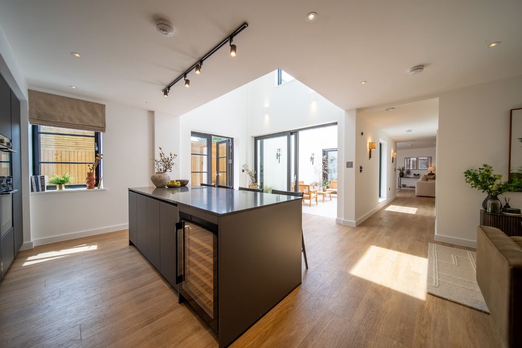 Property photo 2 of 35 4396792