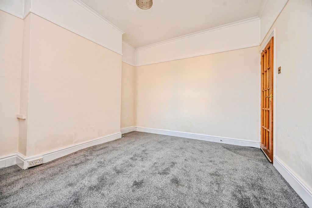 Property photo 3 of 16 Pbox-Img.Jpg