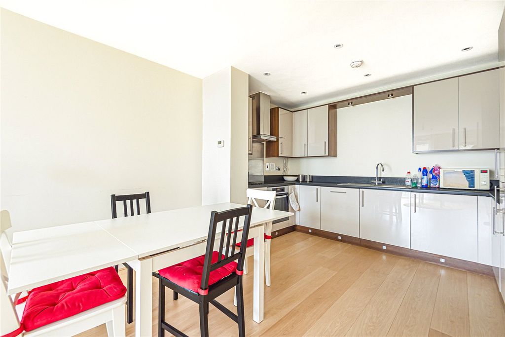 Property photo 3 of 11 Kitchen