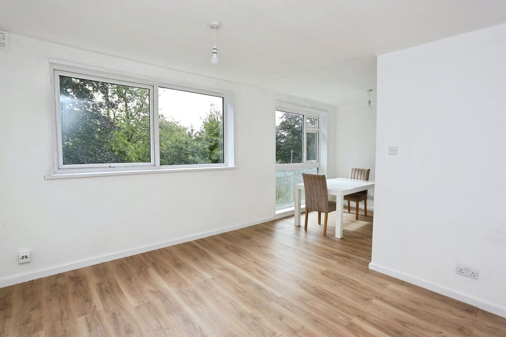 Property photo 2 of 17 Picture No. 03