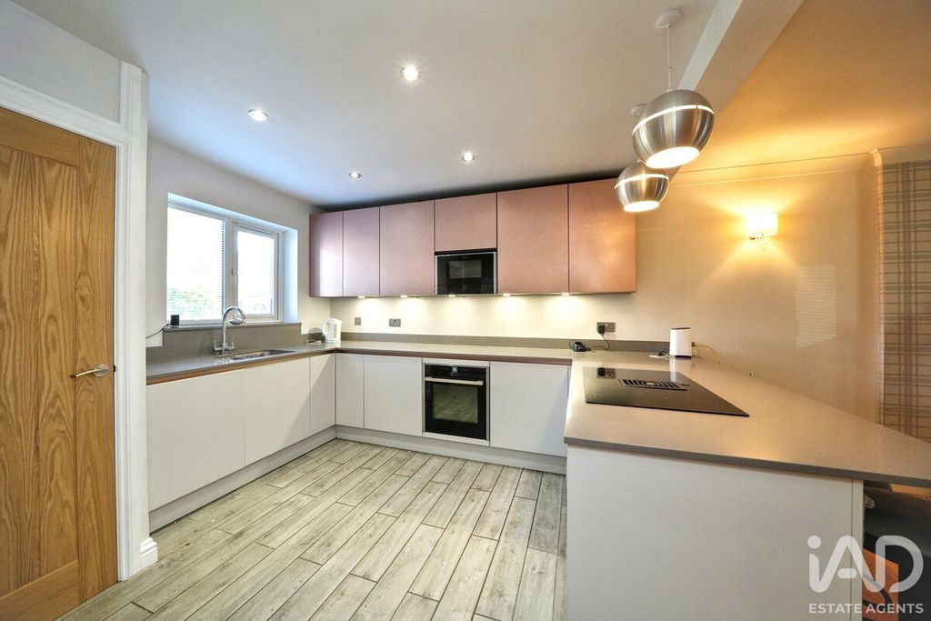 Property photo 2 of 48