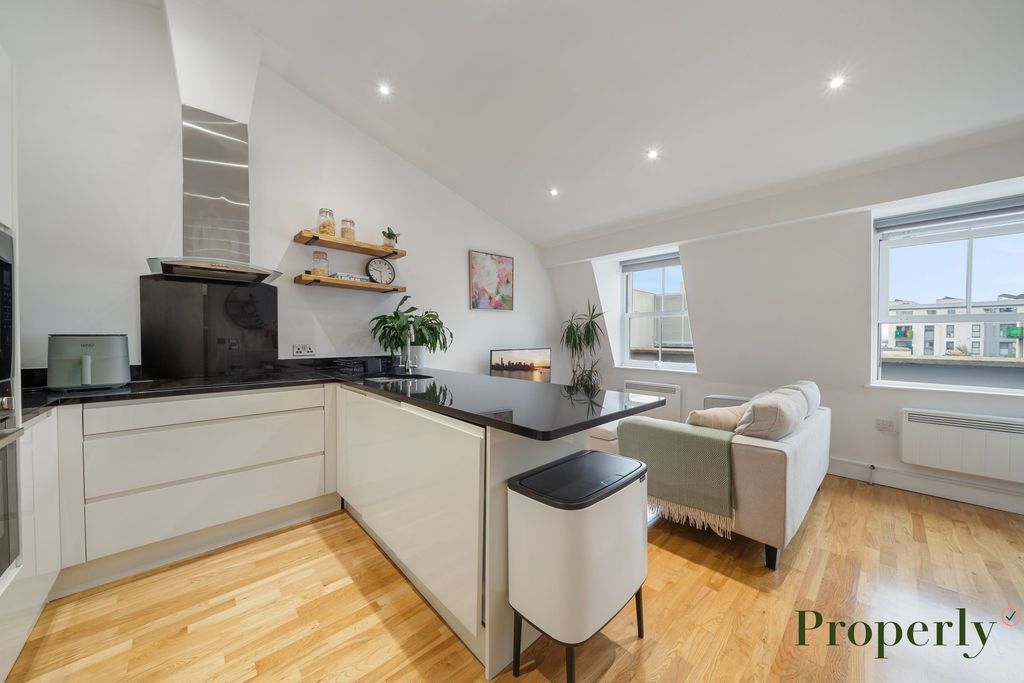 Property photo 1 of 10 Kitchen Reception