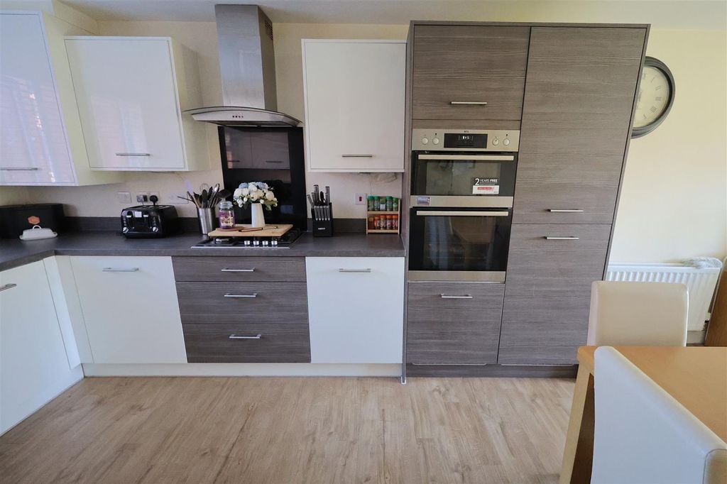 Property photo 3 of 20 Jw Kitchen v.Jpg