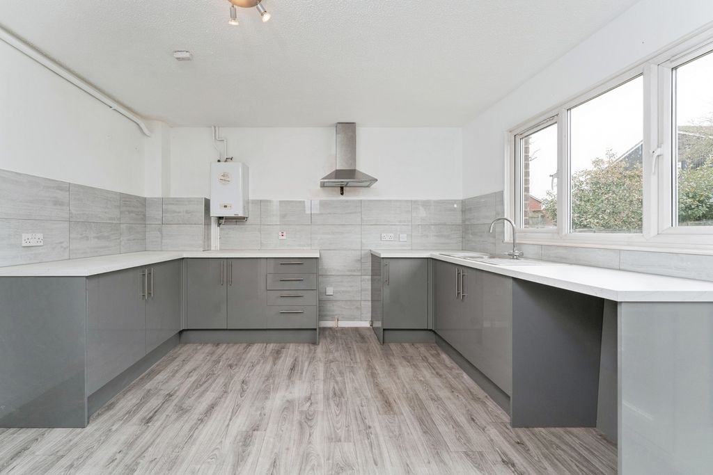 Property photo 2 of 16 Pbox-Img.Jpg