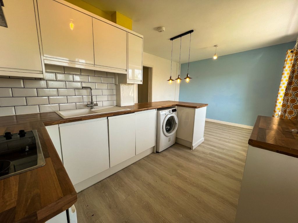 Property photo 3 of 12 Kitchen