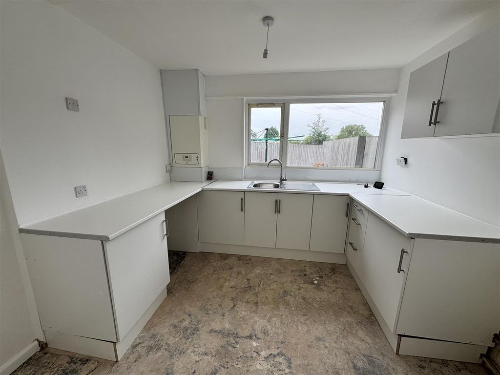 Property photo 2 of 9 Kitchen