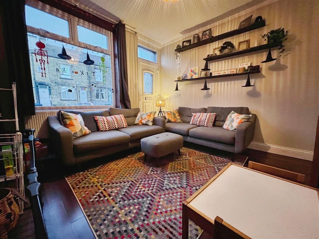 Property photo 2 of 18 Lounge