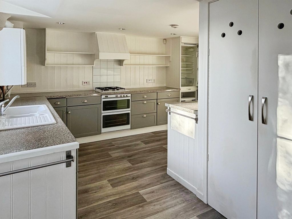 Property photo 3 of 23