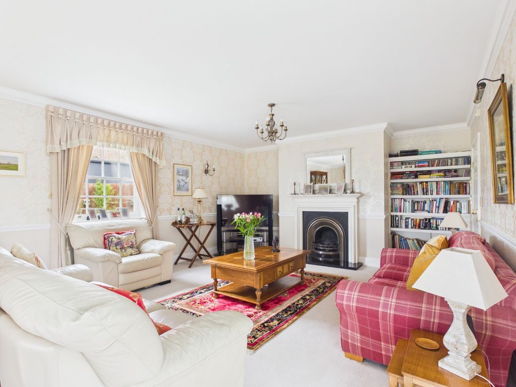 Property photo 2 of 25 4880394