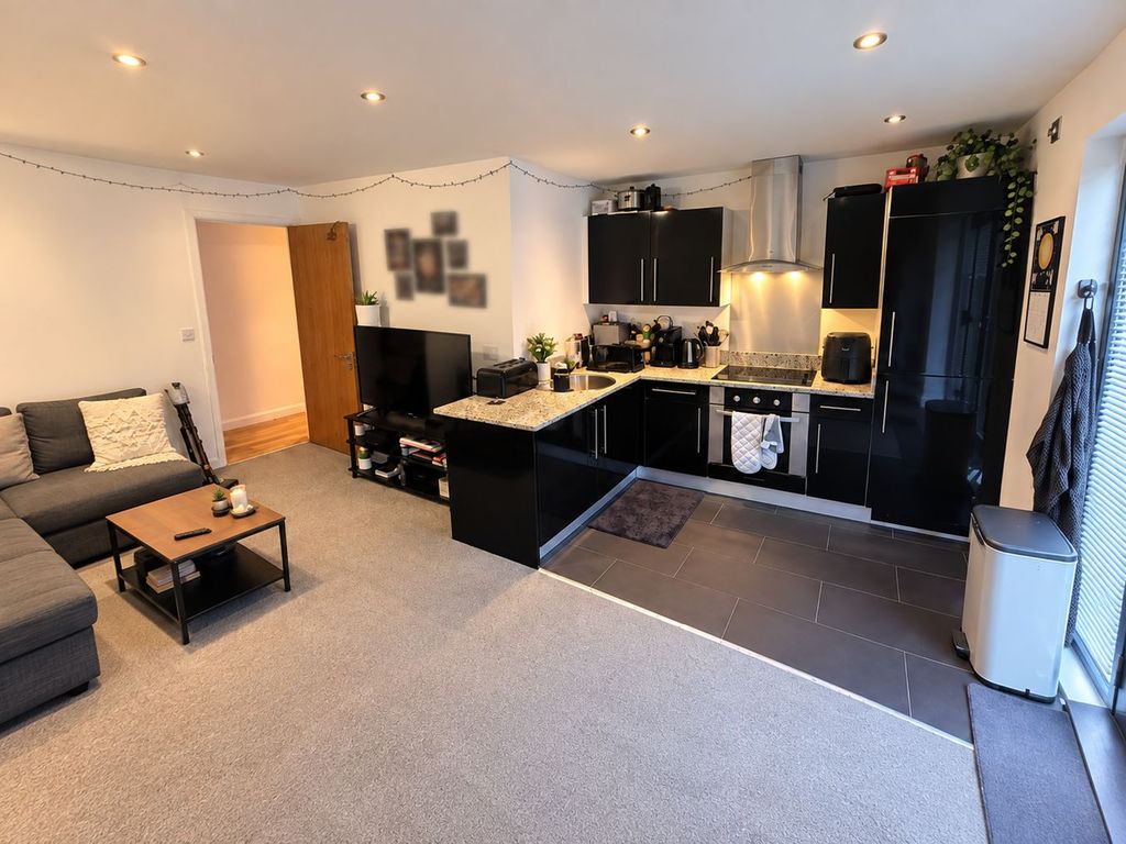 Property photo 2 of 8