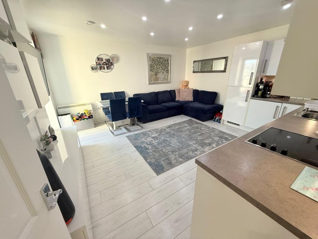 Property photo 2 of 8