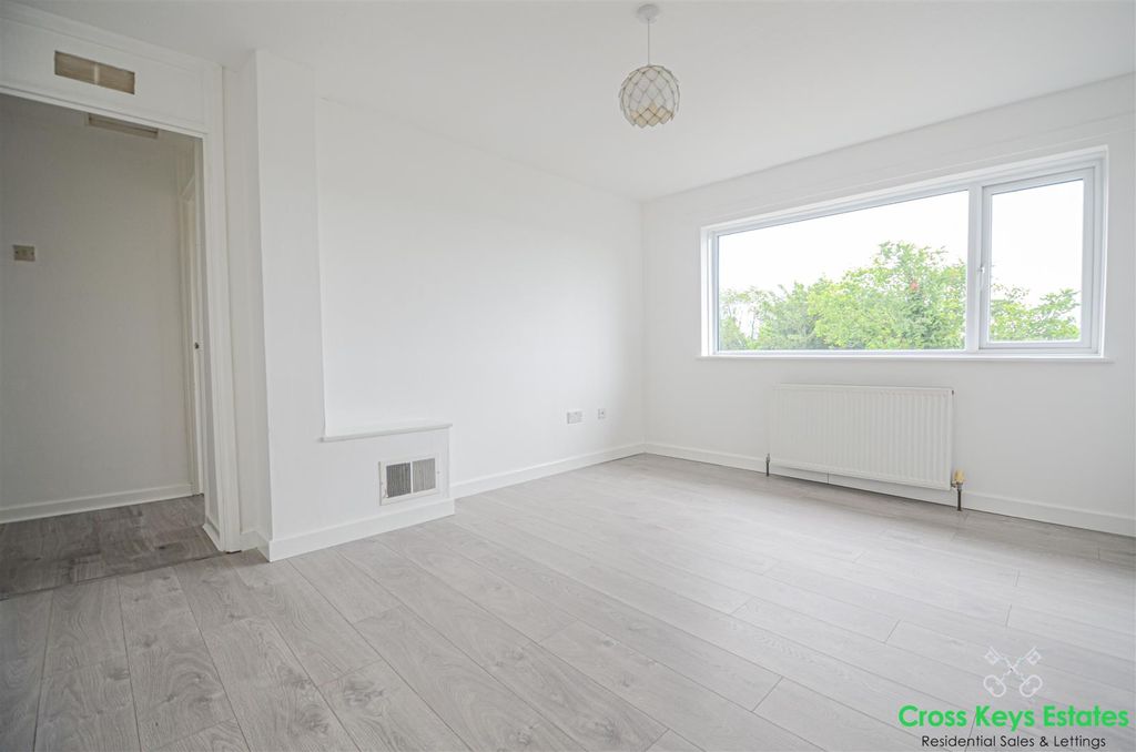 Property photo 3 of 19 Sitting Room