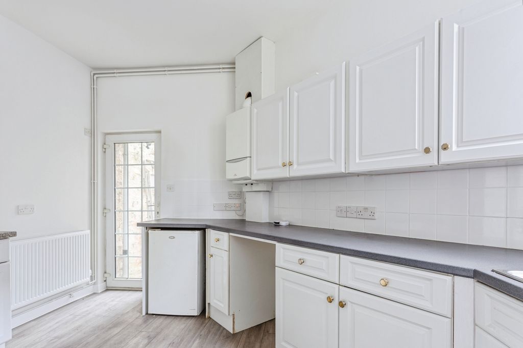 Property photo 3 of 13 Kitchen