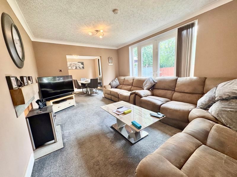 Property photo 2 of 47 Lounge 2
