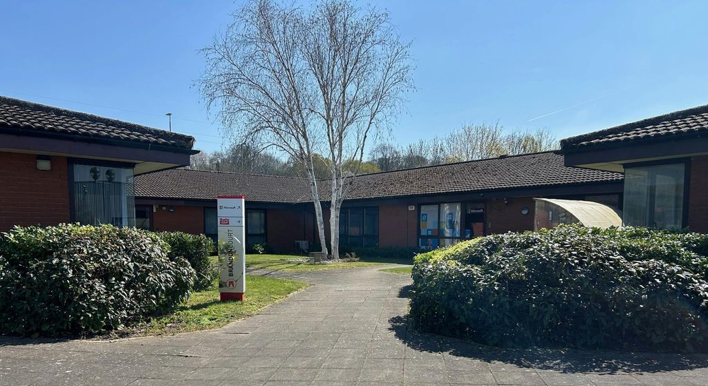 Property photo 2 of 6 Rby36Wj.Jpg