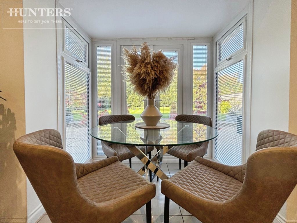 Property photo 3 of 26 Pbox-Conservatory-343377.Jpg