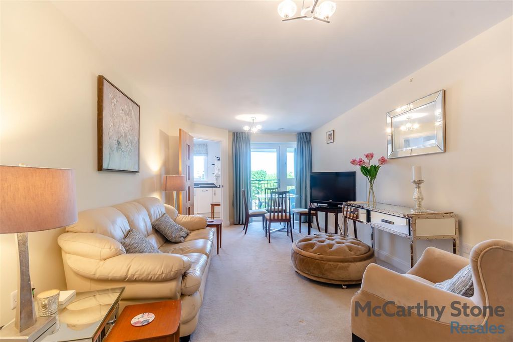 Property photo 3 of 23 8646297-Interior04.Jpg