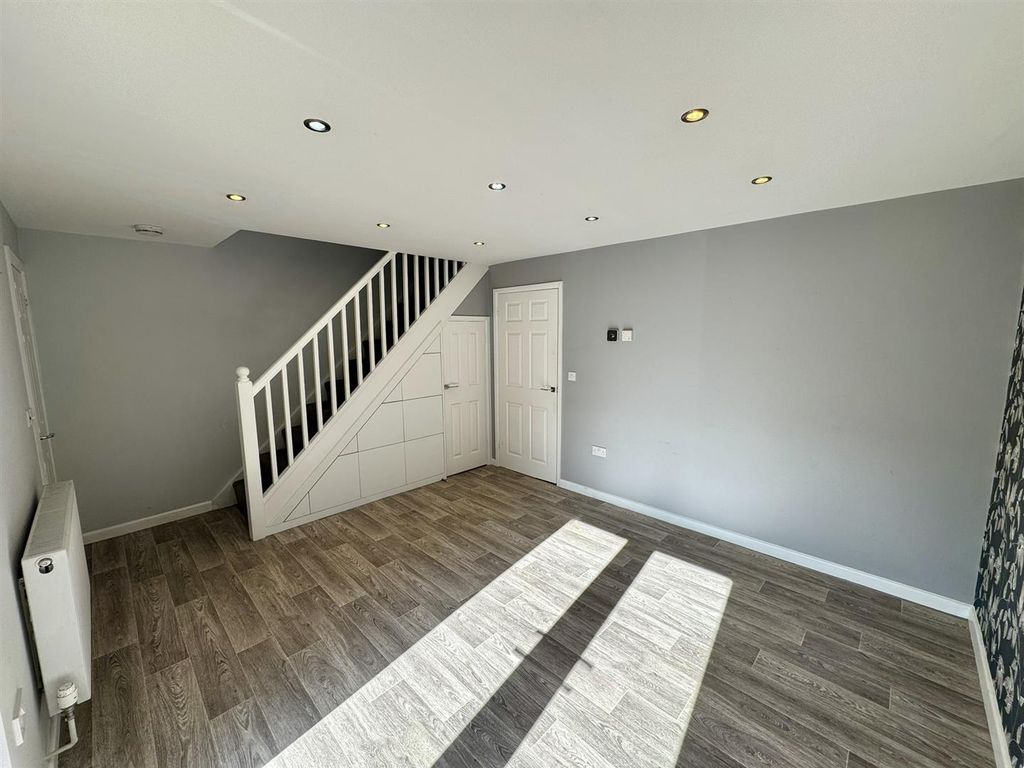 Property photo 3 of 16 Living Room (2/3)
