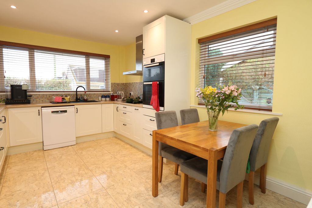 Property photo 2 of 32