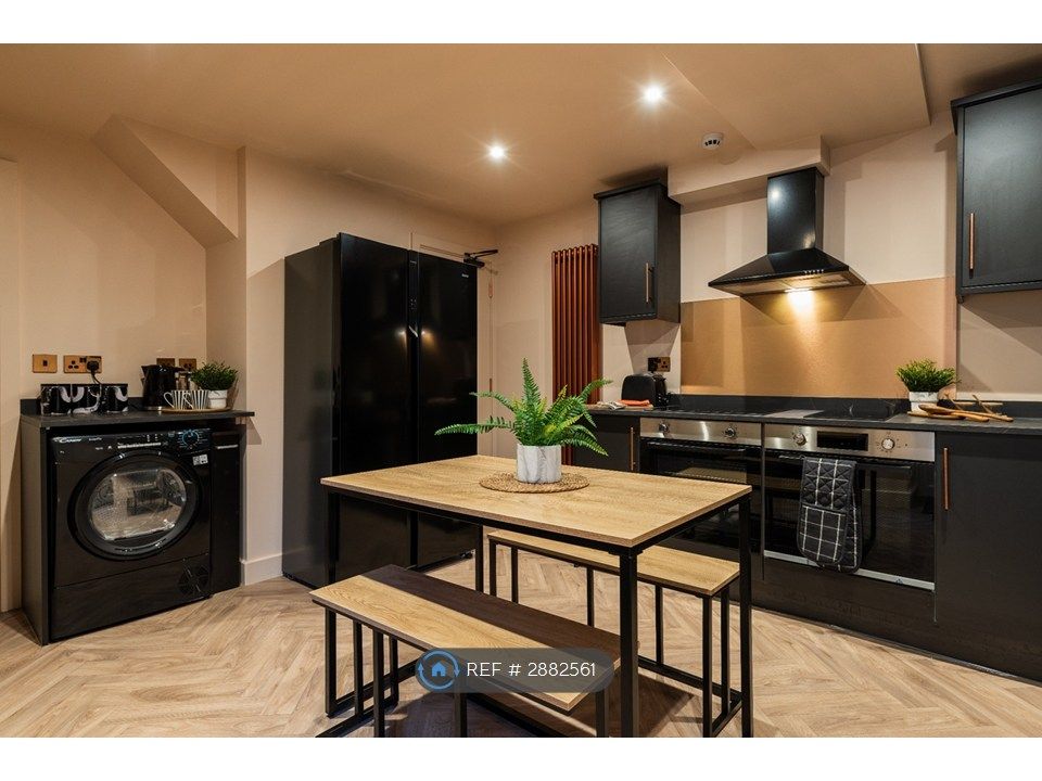 Property photo 3 of 13 Communal Kitchen