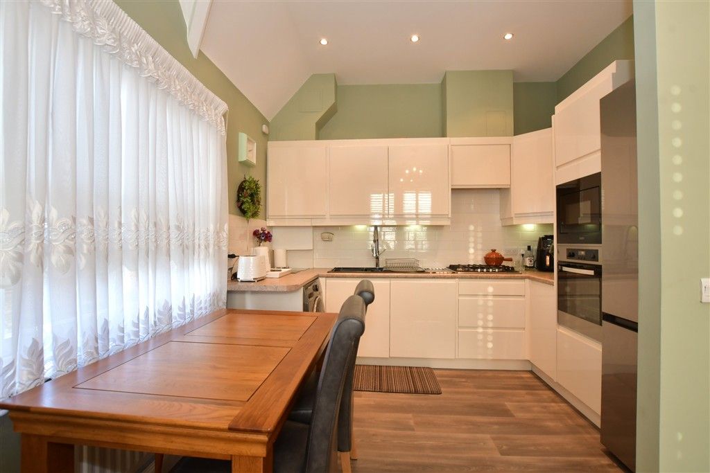 Property photo 1 of 8 Kitchen
