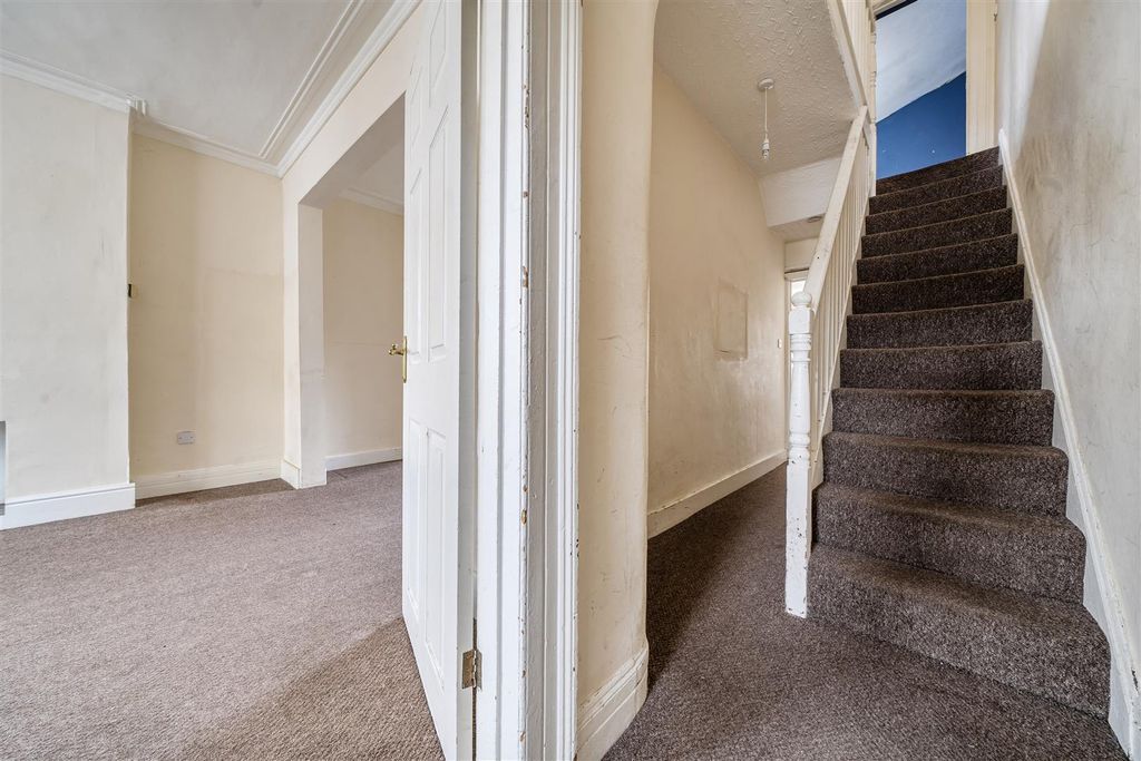 Property photo 2 of 17 Hallway