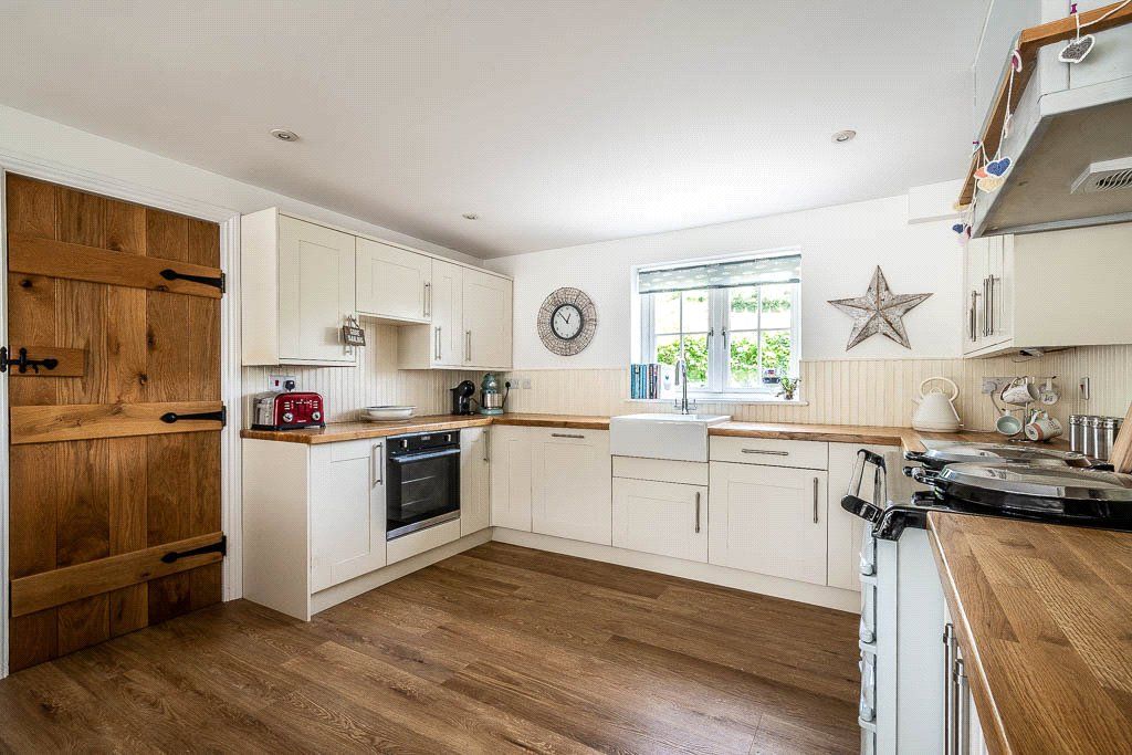Property photo 2 of 16 Kitchen