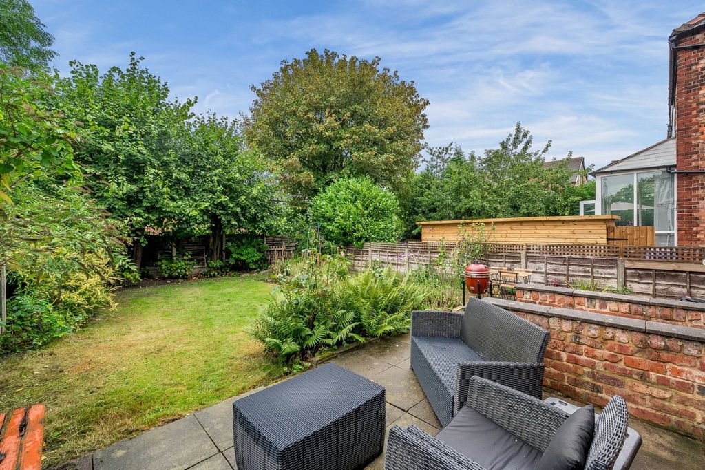 Property photo 2 of 17