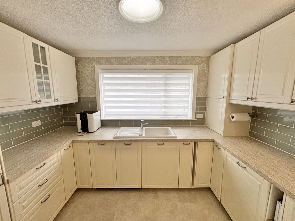 Property photo 3 of 25