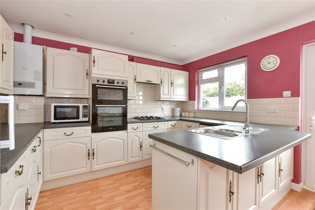 Property photo 3 of 17 Kitchen/Breakfast Room