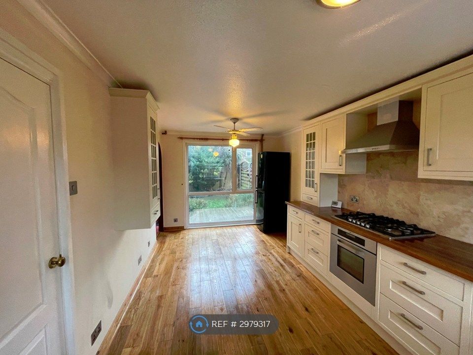 Property photo 3 of 12 Kitchen /Breakfast Room