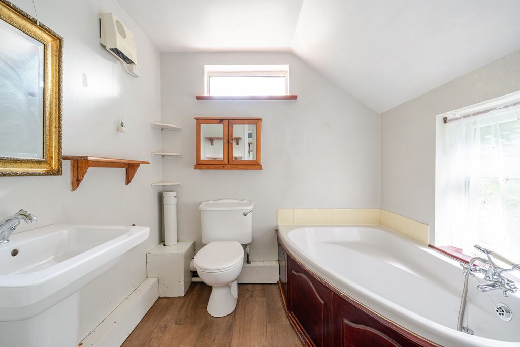 Property photo 3 of 17 1524741-2-1A0d9E8...