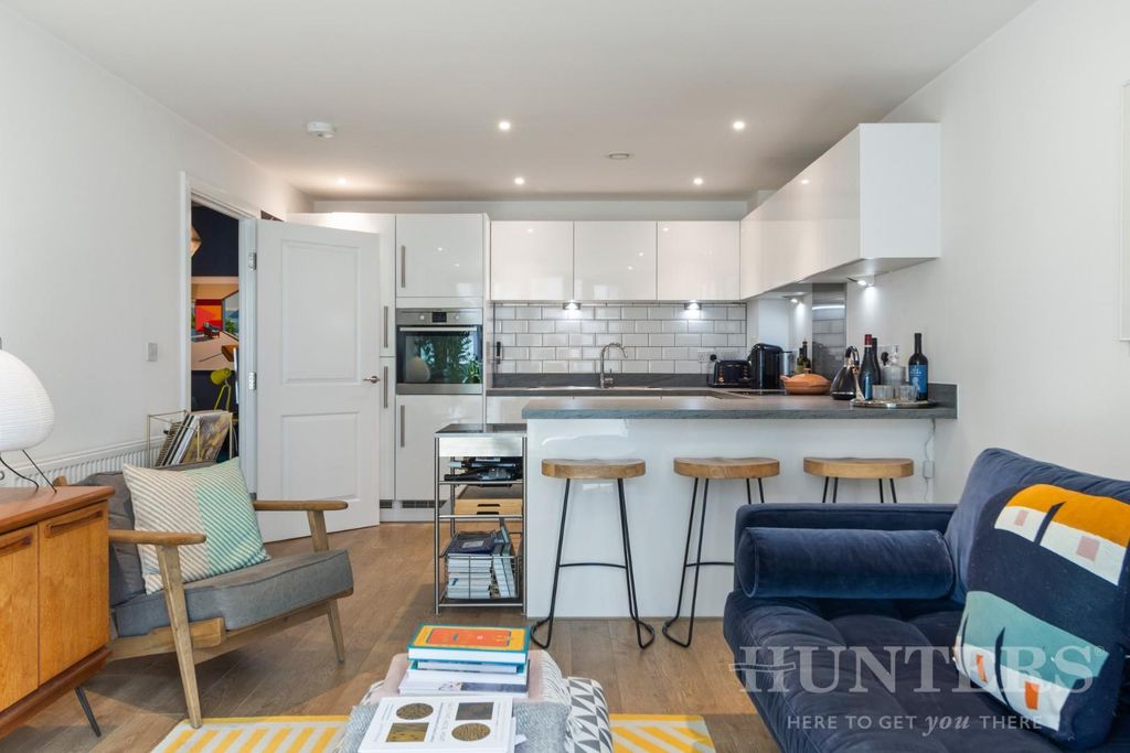 Property photo 3 of 12 Flat 29, Egret Heights N17 9Gj-6.Jpg