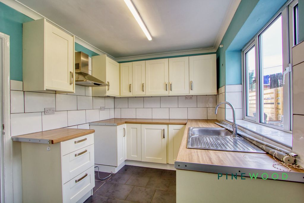 Property photo 2 of 18 Kitchen