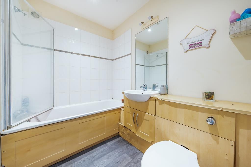 Property photo 3 of 20 Bathroom