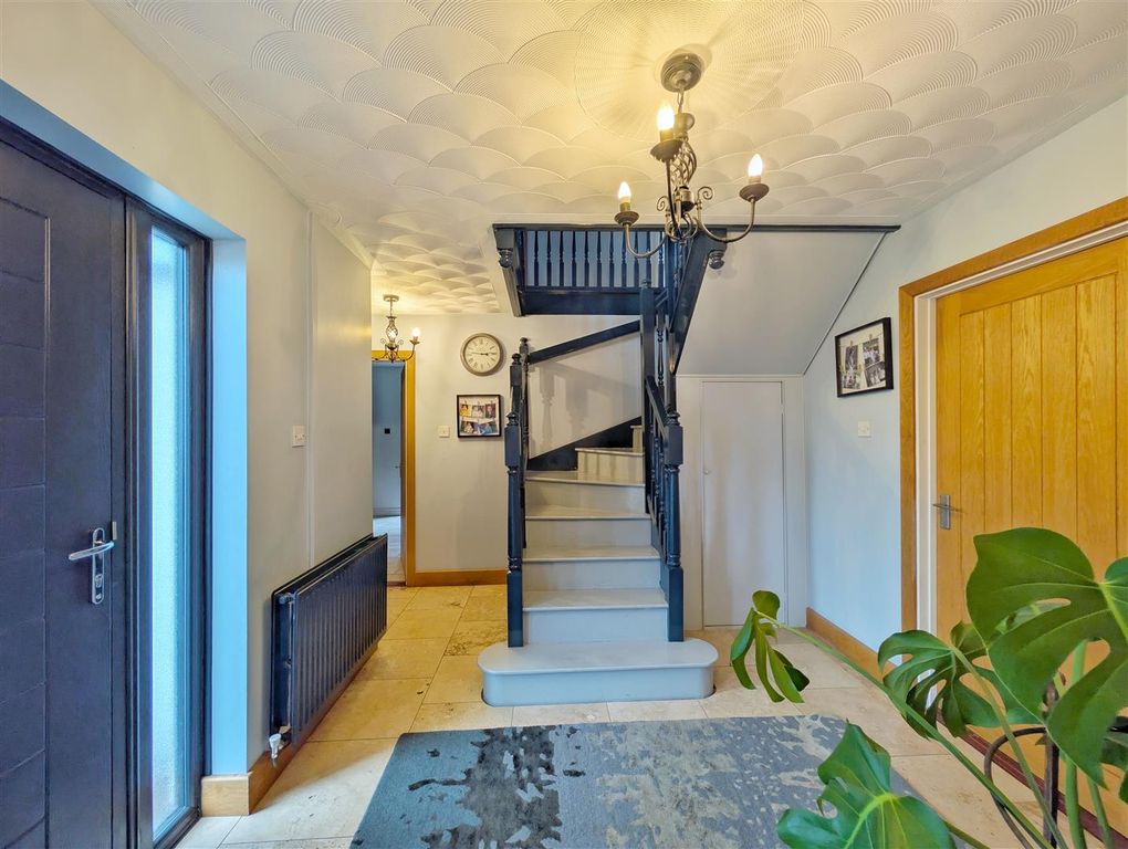 Property photo 2 of 25 1