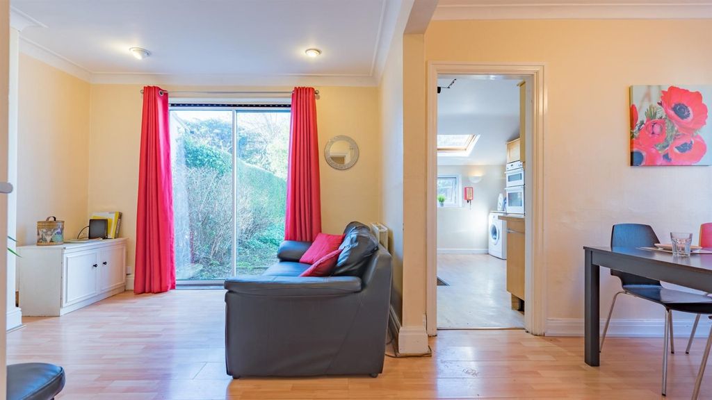 Property photo 3 of 9 Picture No. 12