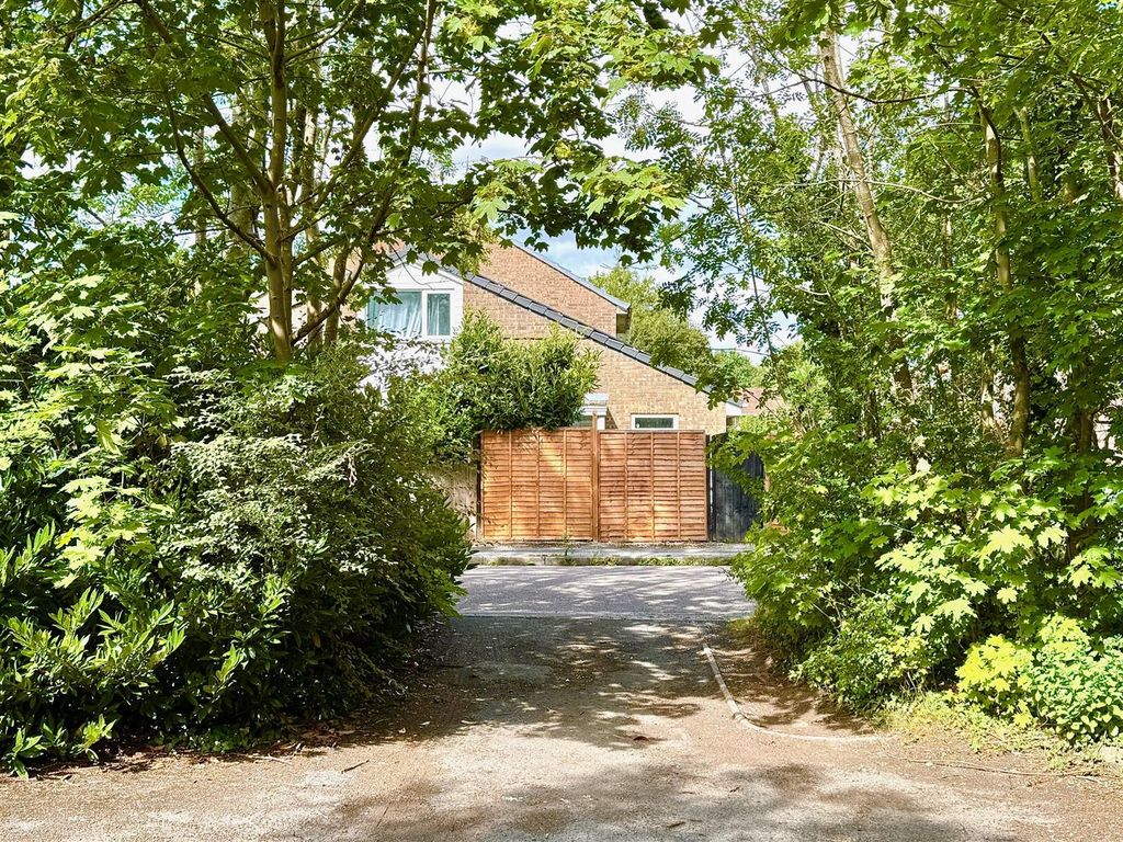 Property photo 2 of 11 Carpark.Jpg