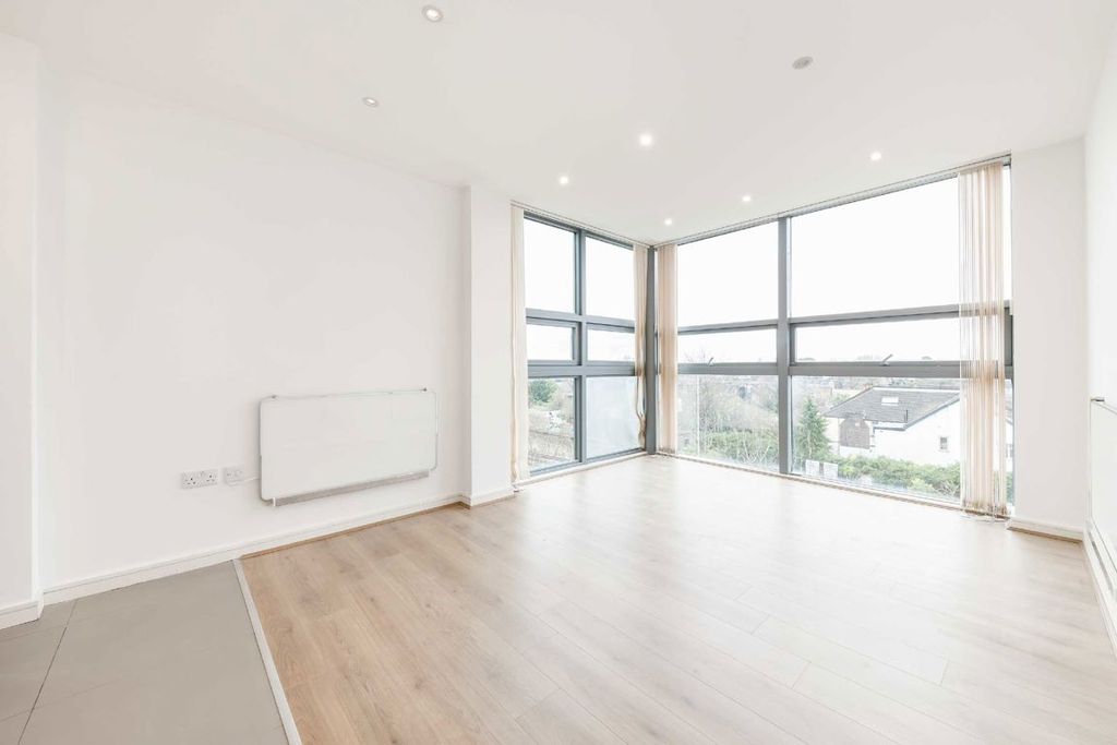 Property photo 3 of 4