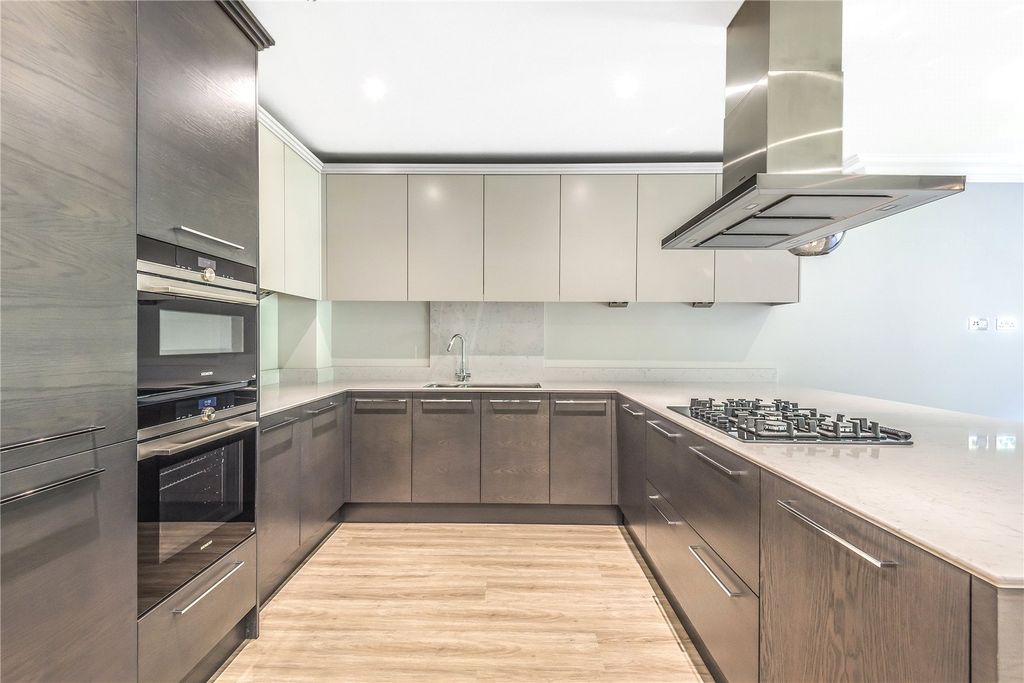 Property photo 3 of 12 Kitchen