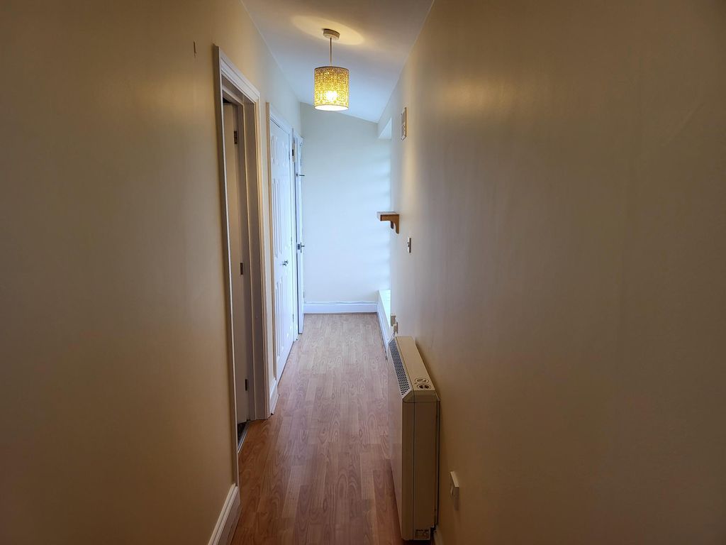 Property photo 3 of 7 Hallway