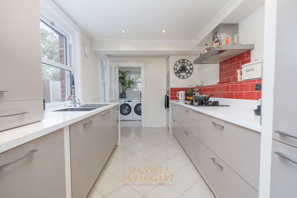 Property photo 2 of 24